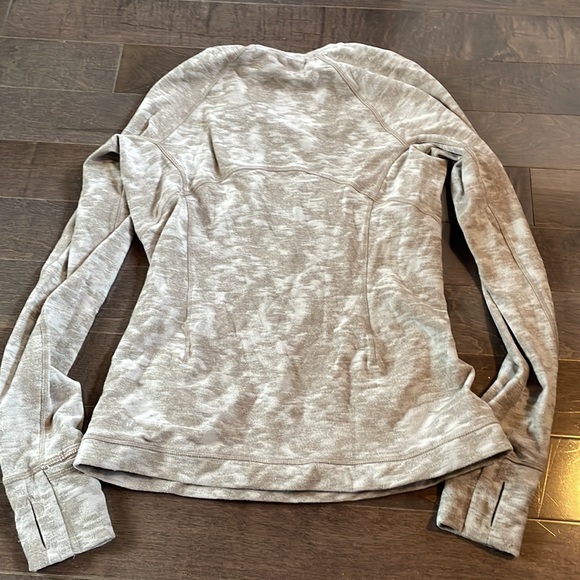 Lululemon long sleeve top, size 6 - Picture 2 of 8